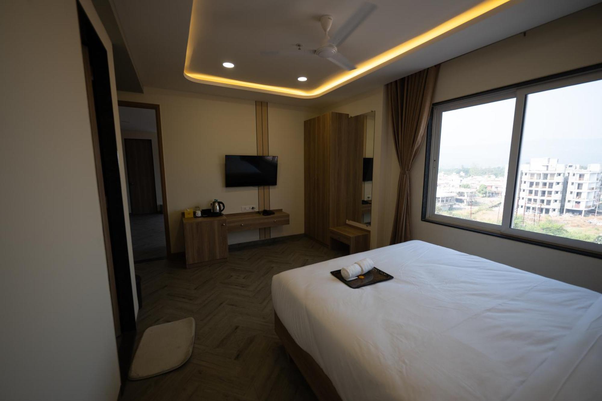 Lotus Leaf Hotel Pali  Bagian luar foto